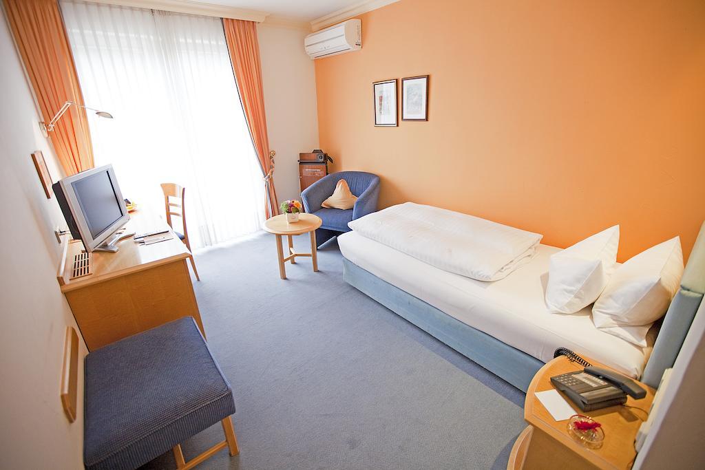 Hotel Krone Ohg Gerlingen Room photo